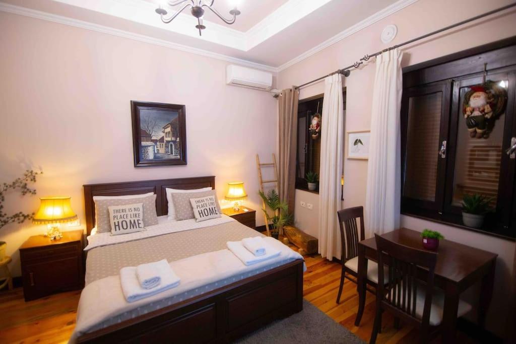 Villa Elezi 2 Korce Buitenkant foto
